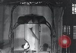 Standbild früher Flugsimulator Dayton Ohio USA, 1935, aus Sekunde 37 historischem Filmmaterial Videoclip 65675027483