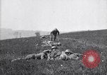 Immagine di Il francese Hotchkiss modello 1914 heavy machine gun Picardia Francia, 1918, secondo 61 filmato di repertorio 65675027492