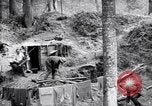 Immagine di Le truppe degli Stati Uniti con lo scavo di una piroga Picardia Francia, 1918, secondo 20 filmato di repertorio 65675027494