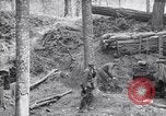 Immagine di Le truppe degli Stati Uniti con lo scavo di una piroga Picardia Francia, 1918, secondo 29 filmato di repertorio 65675027494
