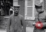 Immagine di Prigionieri di guerra tedeschi Cantigny Francia, 1918, secondo 35 filmato di repertorio 65675027496