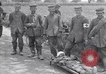 Immagine di Prigionieri di guerra tedeschi Cantigny Francia, 1918, secondo 45 filmato di repertorio 65675027496