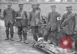 Immagine di Prigionieri di guerra tedeschi Cantigny Francia, 1918, secondo 46 filmato di repertorio 65675027496