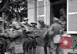 Standbild Verletzte Soldaten auf Bahren Cantigny Frankreich, 1918, aus Sekunde 16 historischem Filmmaterial Videoclip 65675027497