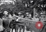 Standbild Verletzte Soldaten auf Bahren Cantigny Frankreich, 1918, aus Sekunde 21 historischem Filmmaterial Videoclip 65675027497