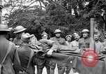 Standbild Verletzte Soldaten auf Bahren Cantigny Frankreich, 1918, aus Sekunde 23 historischem Filmmaterial Videoclip 65675027497