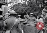 Standbild Verletzte Soldaten auf Bahren Cantigny Frankreich, 1918, aus Sekunde 25 historischem Filmmaterial Videoclip 65675027497