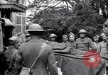 Standbild Verletzte Soldaten auf Bahren Cantigny Frankreich, 1918, aus Sekunde 26 historischem Filmmaterial Videoclip 65675027497