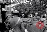 Standbild Verletzte Soldaten auf Bahren Cantigny Frankreich, 1918, aus Sekunde 27 historischem Filmmaterial Videoclip 65675027497