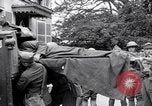 Standbild Verletzte Soldaten auf Bahren Cantigny Frankreich, 1918, aus Sekunde 30 historischem Filmmaterial Videoclip 65675027497