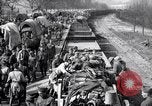 Immagine di Muli caricati su un treno Francia, 1918, secondo 56 filmato di repertorio 65675027499