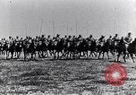 Standbild montiert Französische Kavallerie Frankreich, 1916, aus Sekunde 22 historischem Filmmaterial Videoclip 65675027508