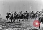 Standbild montiert Französische Kavallerie Frankreich, 1916, aus Sekunde 29 historischem Filmmaterial Videoclip 65675027508