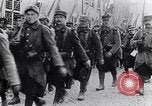 Immagine di Reggimento francese di ritorno dalla parte anteriore Francia, 1917, secondo 11 filmato di repertorio 65675027514