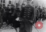Immagine di Reggimento francese di ritorno dalla parte anteriore Francia, 1917, secondo 14 filmato di repertorio 65675027514