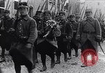 Immagine di Reggimento francese di ritorno dalla parte anteriore Francia, 1917, secondo 20 filmato di repertorio 65675027514