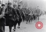 Immagine di Reggimento francese di ritorno dalla parte anteriore Francia, 1917, secondo 26 filmato di repertorio 65675027514