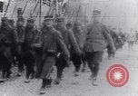 Immagine di Reggimento francese di ritorno dalla parte anteriore Francia, 1917, secondo 28 filmato di repertorio 65675027514