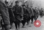 Immagine di Reggimento francese di ritorno dalla parte anteriore Francia, 1917, secondo 31 filmato di repertorio 65675027514