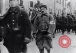 Immagine di Reggimento francese di ritorno dalla parte anteriore Francia, 1917, secondo 34 filmato di repertorio 65675027514