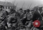 Immagine di Reggimento francese di ritorno dalla parte anteriore Francia, 1917, secondo 39 filmato di repertorio 65675027514