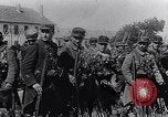 Immagine di Reggimento francese di ritorno dalla parte anteriore Francia, 1917, secondo 42 filmato di repertorio 65675027514