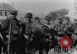 Immagine di Reggimento francese di ritorno dalla parte anteriore Francia, 1917, secondo 43 filmato di repertorio 65675027514