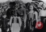 Immagine di Reggimento francese di ritorno dalla parte anteriore Francia, 1917, secondo 53 filmato di repertorio 65675027514
