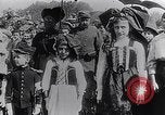 Immagine di Reggimento francese di ritorno dalla parte anteriore Francia, 1917, secondo 54 filmato di repertorio 65675027514
