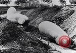 Immagine di Soldati francesi spostare osservazione palloncini lungo una strada Francia, 1917, secondo 52 filmato di repertorio 65675027517