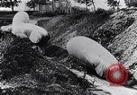 Immagine di Soldati francesi spostare osservazione palloncini lungo una strada Francia, 1917, secondo 53 filmato di repertorio 65675027517