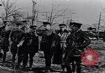 Image Les officiers britanniques de haut rang sur la tournée d'inspection à l'avant France, 1915, de la seconde 5 séquences d'archives historiques vidéo 65675027524
