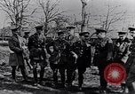 Image Les officiers britanniques de haut rang sur la tournée d'inspection à l'avant France, 1915, de la seconde 9 séquences d'archives historiques vidéo 65675027524
