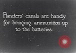 Image soldats britanniques déplacer des munitions par petites Gauge Railroad Flandre, 1916, de la seconde 1 séquences d'archives historiques vidéo 65675027527
