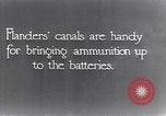 Image soldats britanniques déplacer des munitions par petites Gauge Railroad Flandre, 1916, de la seconde 4 séquences d'archives historiques vidéo 65675027527