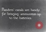Image soldats britanniques déplacer des munitions par petites Gauge Railroad Flandre, 1916, de la seconde 5 séquences d'archives historiques vidéo 65675027527
