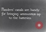 Image soldats britanniques déplacer des munitions par petites Gauge Railroad Flandre, 1916, de la seconde 6 séquences d'archives historiques vidéo 65675027527