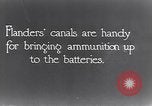 Image soldats britanniques déplacer des munitions par petites Gauge Railroad Flandre, 1916, de la seconde 8 séquences d'archives historiques vidéo 65675027527