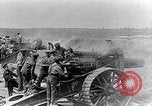 Immagine di Il francese fire 370mm obice ferroviario Francia, 1917, secondo 20 filmato di repertorio 65675027532