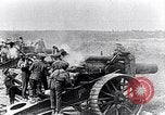Immagine di Il francese fire 370mm obice ferroviario Francia, 1917, secondo 21 filmato di repertorio 65675027532