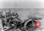 Immagine di Il francese fire 370mm obice ferroviario Francia, 1917, secondo 23 filmato di repertorio 65675027532