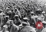 Image des prisonniers de guerre allemands France, 1917, de la seconde 28 séquences d'archives historiques vidéo 65675027535