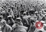 Image des prisonniers de guerre allemands France, 1917, de la seconde 30 séquences d'archives historiques vidéo 65675027535