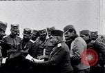 Standbild serbische Generäle review serbische Soldaten Ersten Weltkrieg Thessaloniki Griechenland, 1917, aus Sekunde 10 historischem Filmmaterial Videoclip 65675027538