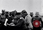 Standbild serbische Generäle review serbische Soldaten Ersten Weltkrieg Thessaloniki Griechenland, 1917, aus Sekunde 14 historischem Filmmaterial Videoclip 65675027538