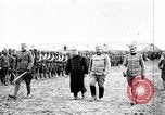 Standbild serbische Generäle review serbische Soldaten Ersten Weltkrieg Thessaloniki Griechenland, 1917, aus Sekunde 20 historischem Filmmaterial Videoclip 65675027538