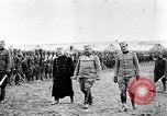 Standbild serbische Generäle review serbische Soldaten Ersten Weltkrieg Thessaloniki Griechenland, 1917, aus Sekunde 21 historischem Filmmaterial Videoclip 65675027538