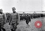 Standbild serbische Generäle review serbische Soldaten Ersten Weltkrieg Thessaloniki Griechenland, 1917, aus Sekunde 24 historischem Filmmaterial Videoclip 65675027538