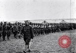 Standbild serbische Generäle review serbische Soldaten Ersten Weltkrieg Thessaloniki Griechenland, 1917, aus Sekunde 26 historischem Filmmaterial Videoclip 65675027538