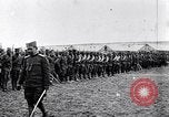 Standbild serbische Generäle review serbische Soldaten Ersten Weltkrieg Thessaloniki Griechenland, 1917, aus Sekunde 27 historischem Filmmaterial Videoclip 65675027538